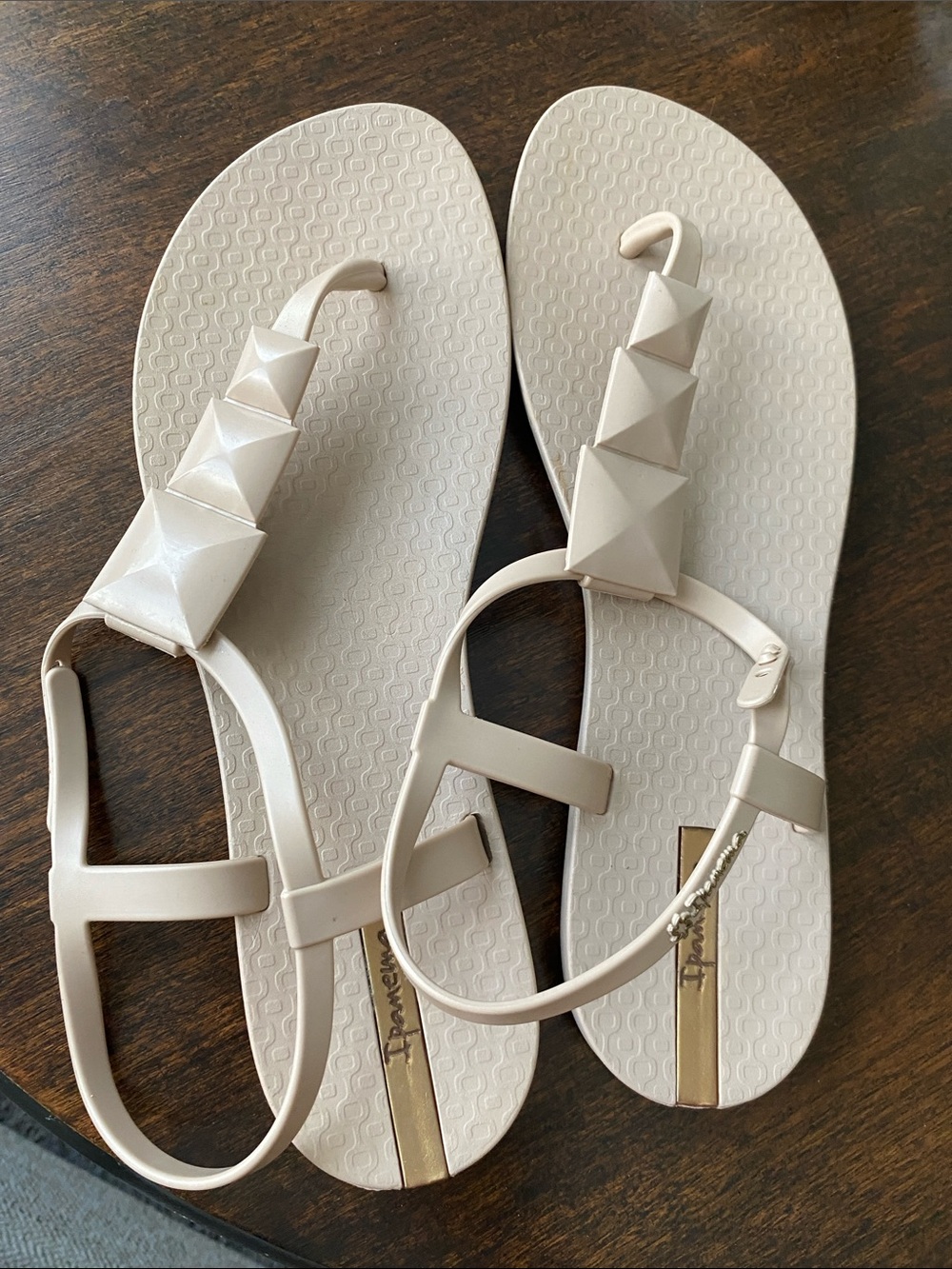 Ipanema Maya Pyramid Studded Sandals NWOT